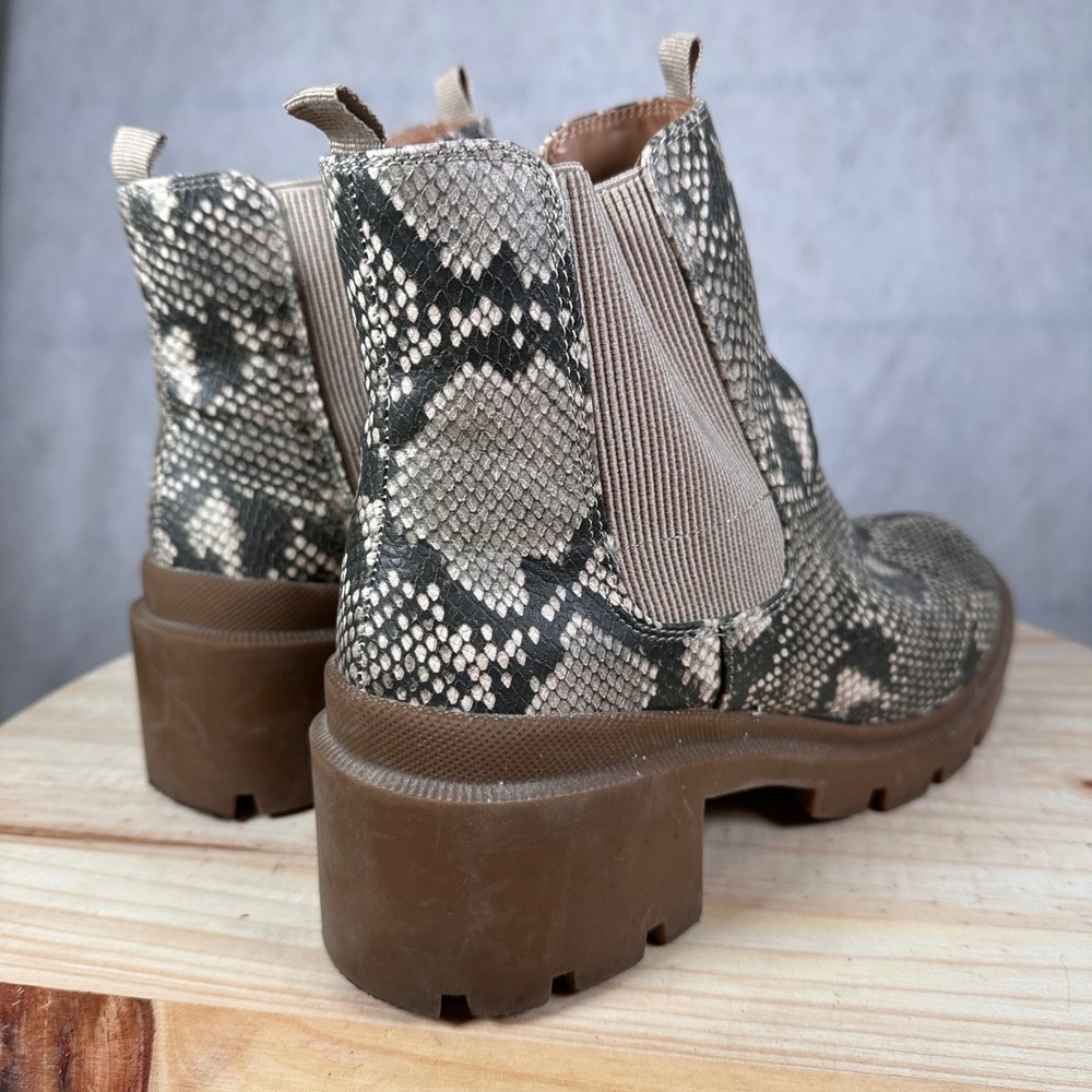 Universal Thread Snakeskin Print Chelsea Boots Women Size 11 Grey Good Lug Sole - Picture 6 of 15
